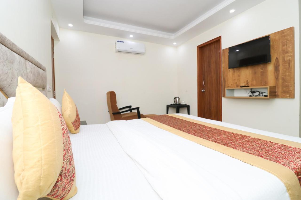 Hotel Belwood Suites - Near New Delhi Airport エクステリア 写真
