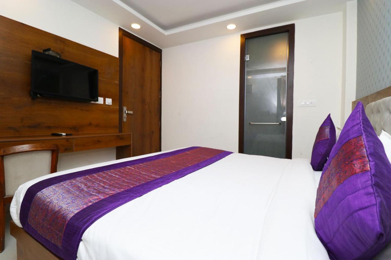 Hotel Belwood Suites - Near New Delhi Airport エクステリア 写真