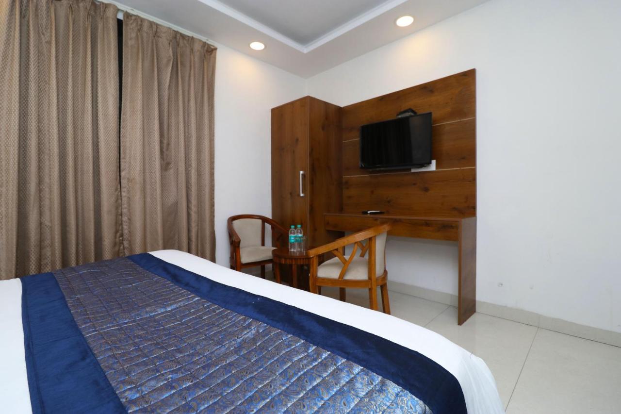 Hotel Belwood Suites - Near New Delhi Airport エクステリア 写真