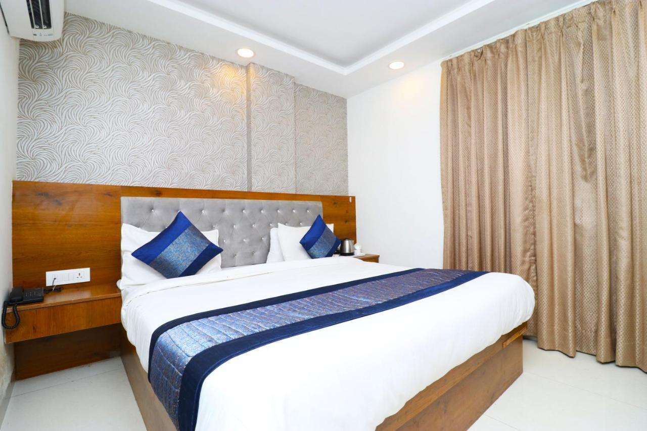 Hotel Belwood Suites - Near New Delhi Airport エクステリア 写真