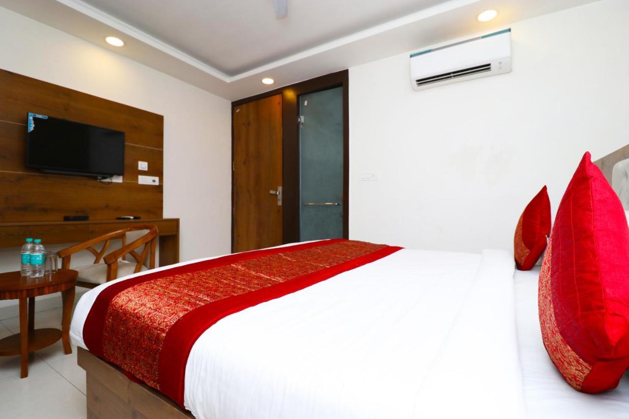 Hotel Belwood Suites - Near New Delhi Airport エクステリア 写真
